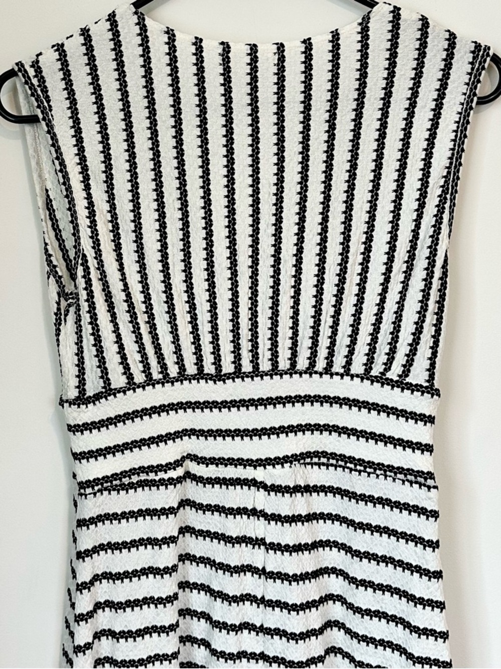 Max Studio Black and White Striped V-Neck Midi Dress - Size: Small - Picture 5 of 8